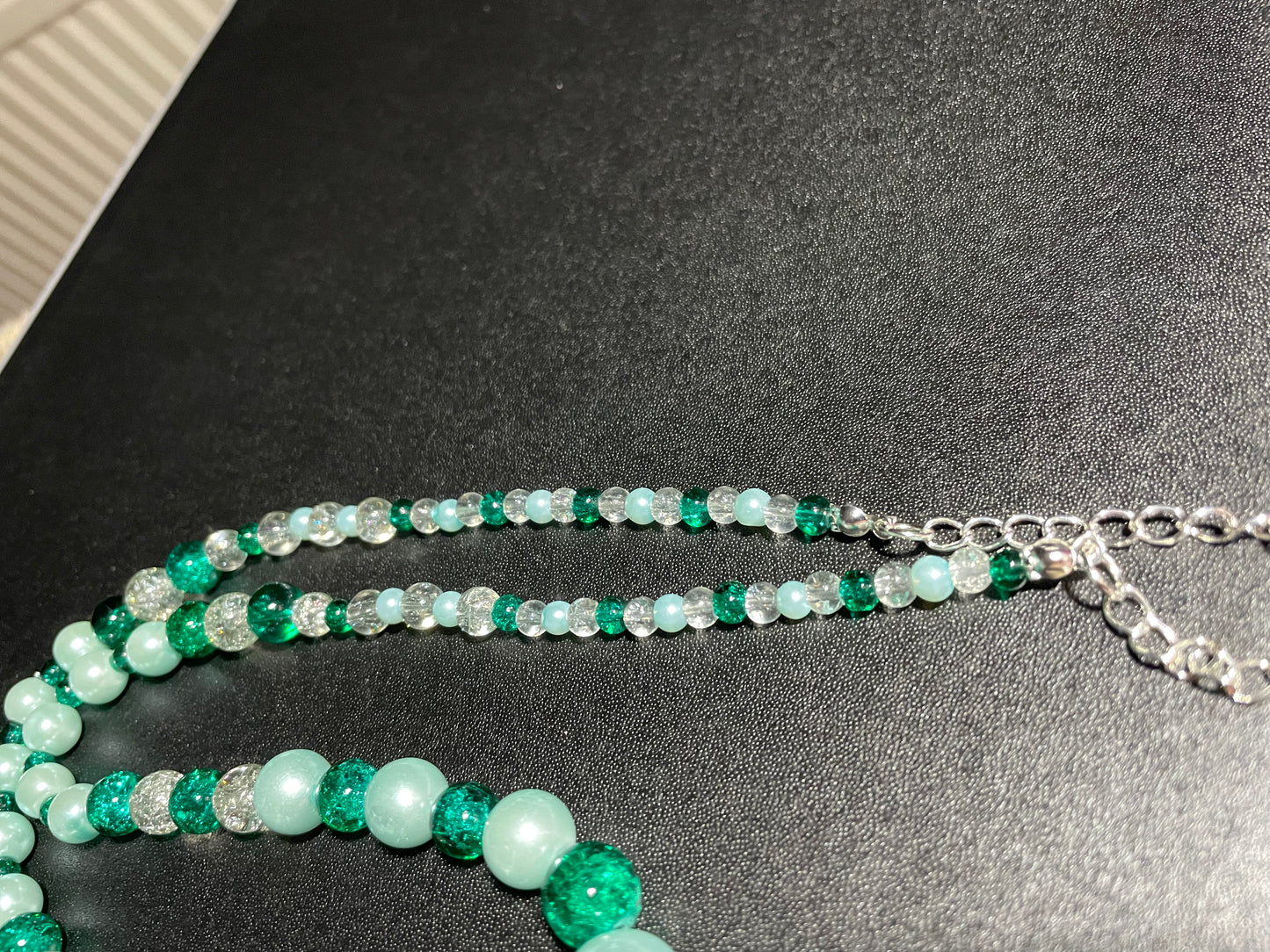 Dark Green Crackle & Pearl Glass Bead Necklace