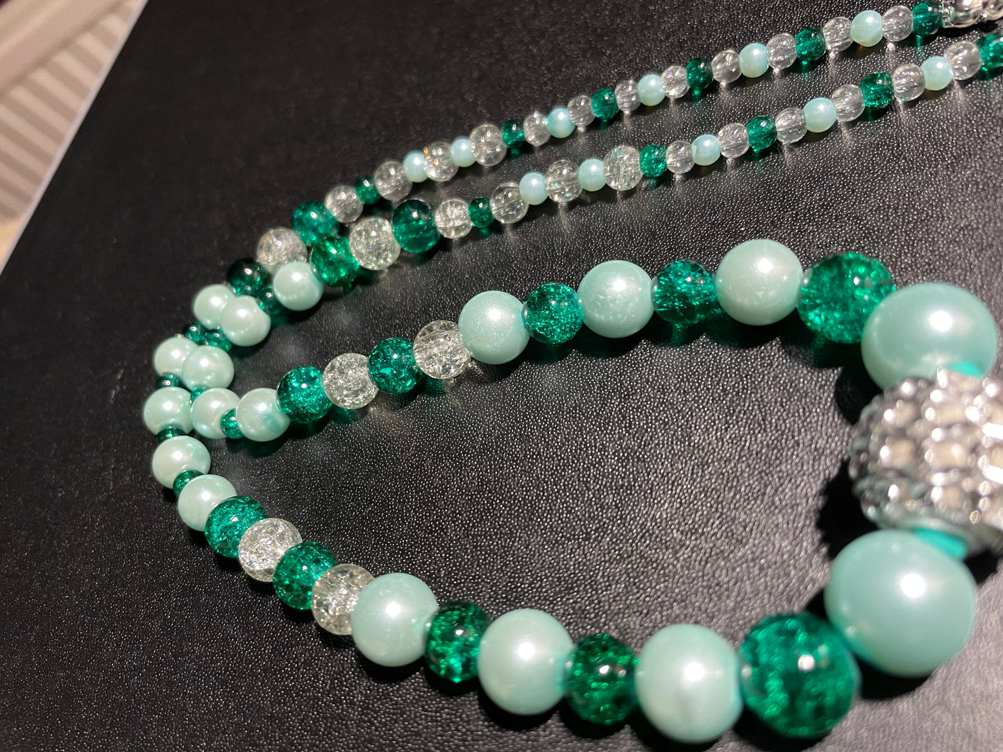 Dark Green Crackle & Pearl Glass Bead Necklace