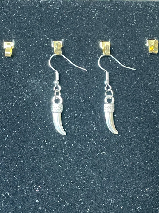 A pair of tooth/tusk Earrings