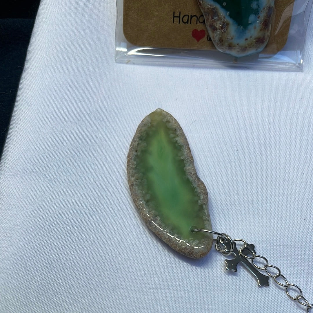 Pale Green Long Agate with 3 dot pressing